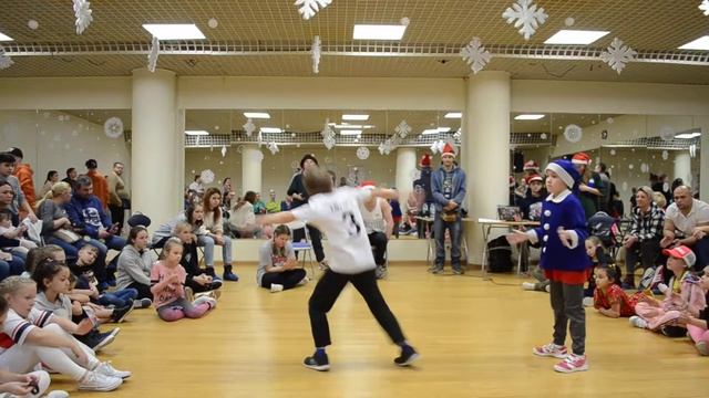 Левин Артем vs Гусева Алина | Hip-hop kids дебют 1/4 | Dance2fly Contest смотреть онлайн