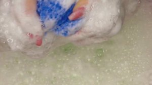 💕Sponges 💕squeezing 💕&💕rinsing 💦🌹🌸🌹🧽🧽