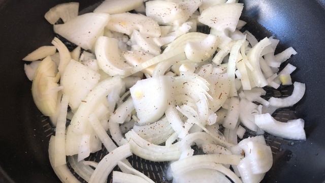 Как вкусно приготовить куриную печень с луком!!!How delicious to fry chicken liver with onions !!! смотреть онлайн