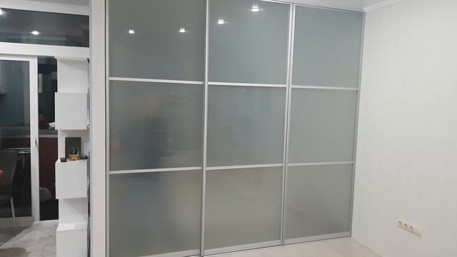 Межкомнатная перегородка с матовым стеклом Мателюкс смотреть онлайн