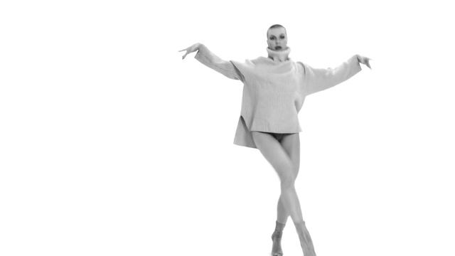 Solo Dance Piece Two Feet - "Quick Musical Doodles" смотреть онлайн