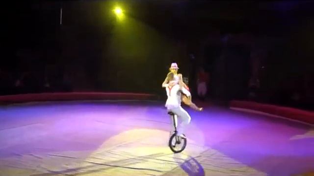 Любовь Климова и Денис Дергачев «Акробатына моноцикле» Росгосцирк смотреть онлайн