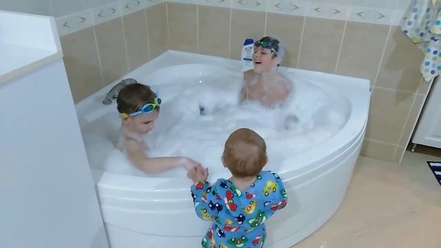 Пенная вечеринка в джакузи)