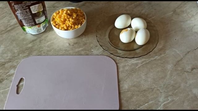 Готовлю крабовый салат / Салат из крабовых палочек смотреть онлайн