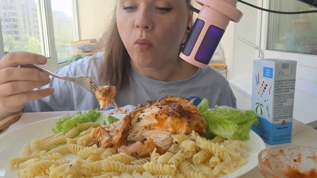 Мукбанг курочка из духовки, макароны с сыром #мукбанг #фудблогер смотреть онлайн