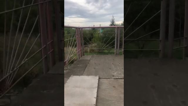 Вот такой коттедж и участок. Кто захочет купить, будет счастливо жить! смотреть онлайн