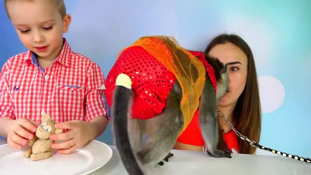 Обычная Еда против Мармелада Челлендж! МАМА ПЛАЧЕТ! Real Food vs Gummy Food - CANDY CHALLENGE смотреть онлайн