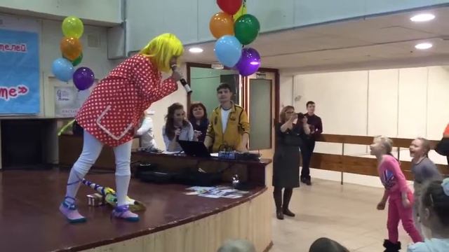 Дрмовёнок Кузенька на форуме для родителей анимация дети Ведущая праздник смотреть онлайн