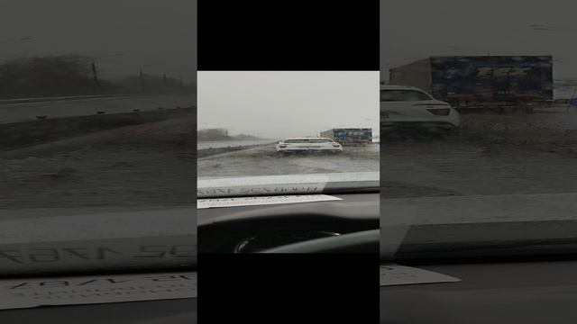 из-за лужи пробка на час!