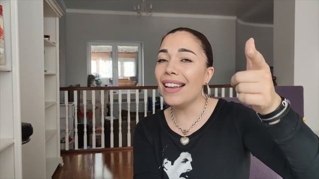 Разбор песни The Show Must Go On. Исполнение вокальной партии, полным звучным тембром без зажима. смотреть онлайн