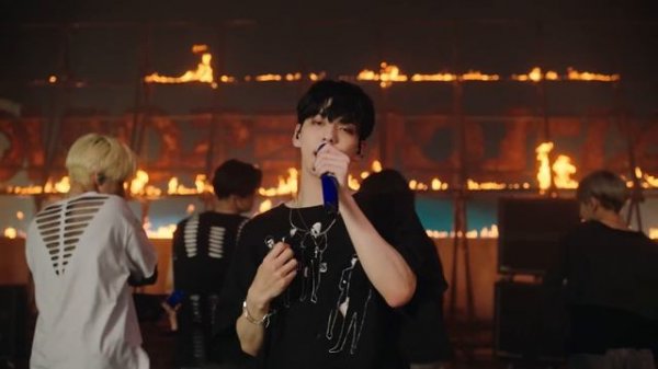 TXT (투모로우바이투게더) - ‘0X1=LOVESONG (I Know I Love You) feat. Seori' @ Good Morning America