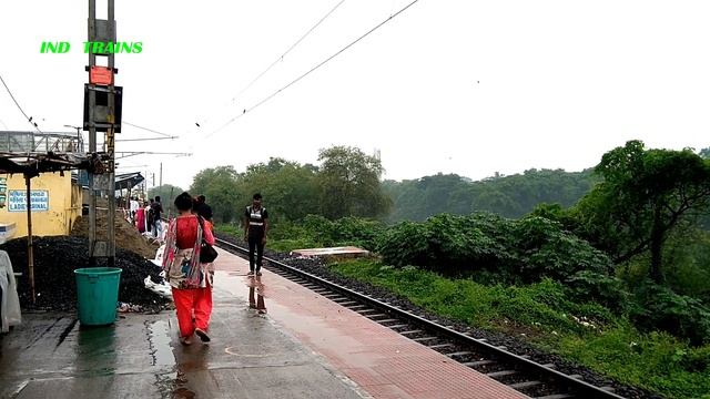 Brand New 3-Phaser ICF MEMU Vs ICF Medha EMU Trains | Lalgola-kolkata MEMU Train | Eastern Railways