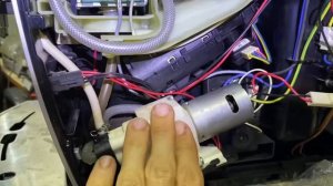 Jura z5 Кофемашина течёт. Вода под кофеваркой.