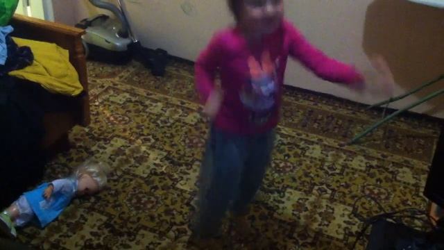 Девочка 4 года танцует DUB step смотреть онлайн