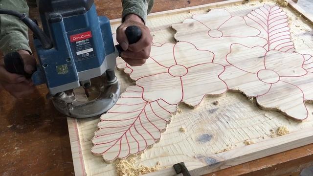 Skill Of Carving Wood - Use The Machine To Make A Flower Picture With Fine Lines