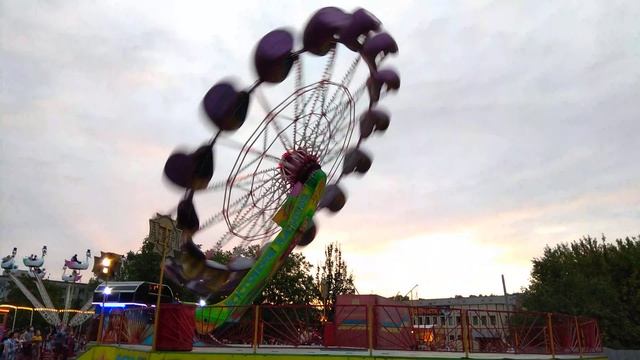 Аттракцион ЦЕНТРИФУГА (Орбита), Лунапарк Славянск День города 2018 смотреть онлайн