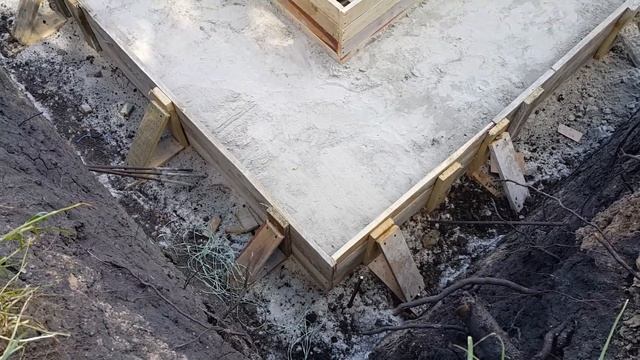 Монтаж опалубки монолитного фундамента - нюансы монтажа. Строительство дома. Часть 3. смотреть онлайн