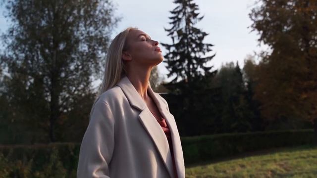 Флиртует? Может она хочет меня? (Как понимать?) смотреть онлайн