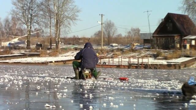Открытие сезона рыбалки. Пос. Васильево речка Сумка 18. 11. 2020. смотреть онлайн