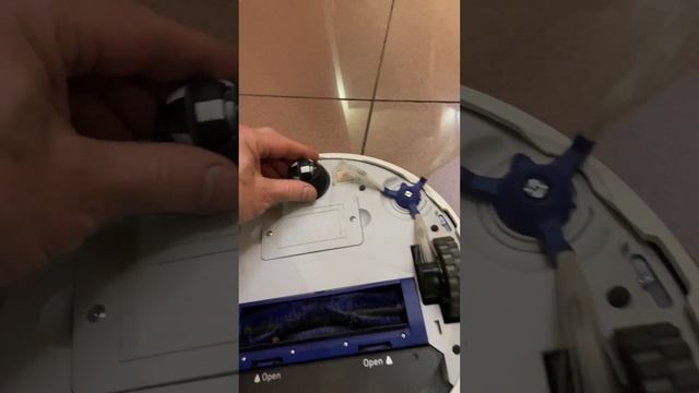 ???Вот что надо делать, если робот пылесос останавливается!!!? смотреть онлайн