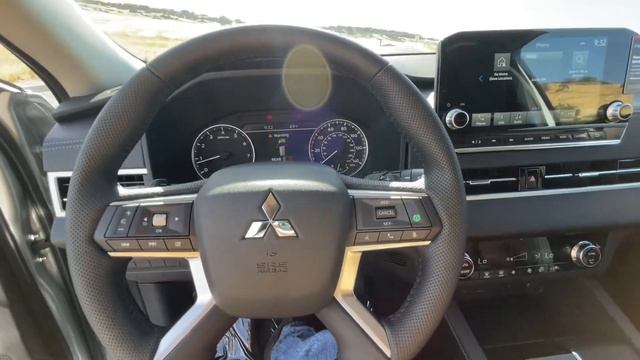 2022 Mitsubishi Outlander SE - Alloy Silver Metallic Exterior - Black Interior смотреть онлайн
