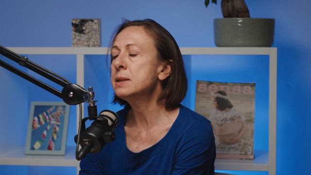 Modra soba/Sensa podkast #12 – Maruša Oblak o igralstvu in vlogi matere posvojeni nepalski deklici смотреть онлайн