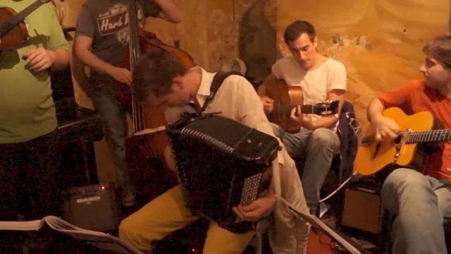 Manuel Wallners Caravan - Cantina Band from Star Wars (Alien Version) смотреть онлайн