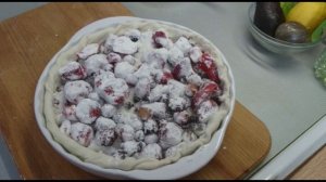 Очень вкусный ПИРОГ с ЯГОДАМИ и СМЕТАНОЙ. Пирог из слоёного теста. Быстрый рецепт