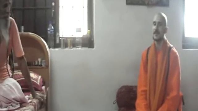 03 В ашраме Пайлота Бабаджи встреча с непальским садху смотреть онлайн