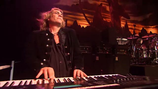 Dio   Caught In The Middle (Holy Diver Live 2006)