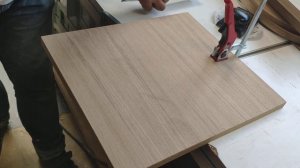 как мы клеим кромку из натурального шпона