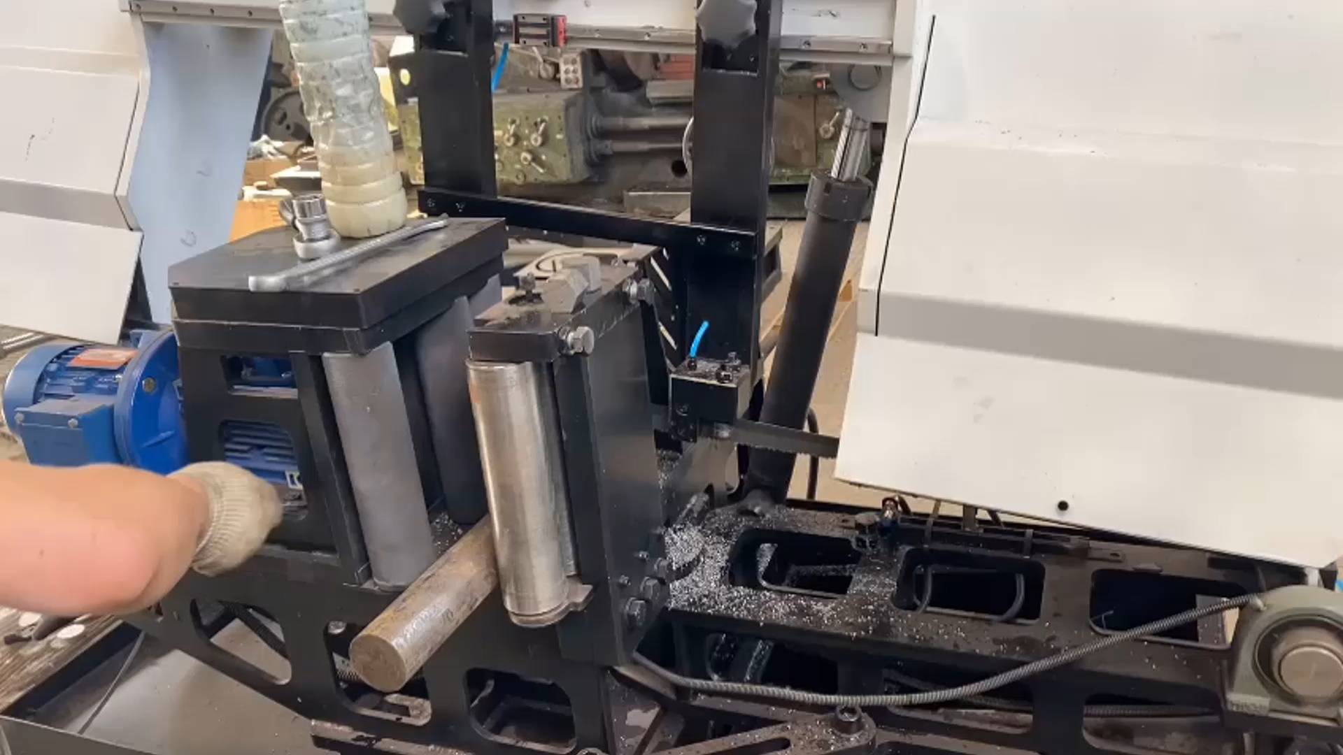 Испытания ленточнопильного станка с автоматической подачей смотреть онлайн