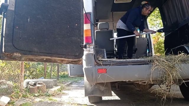 Снова привезли сено, сажаю чеснок @семья в деревне смотреть онлайн