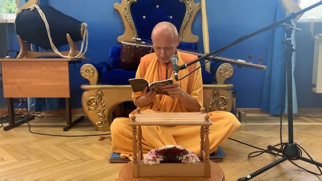 ХАРЕ КРИШНА маха-мантра ОСВОБОЖДАЕТ от желания ОСКОРБЛЯТЬ Господа КРИШНУ | Настройка на джапу | БАК смотреть онлайн