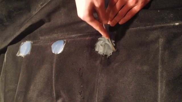 Как найти утечку, а затем заклеить надувной матрас смотреть онлайн