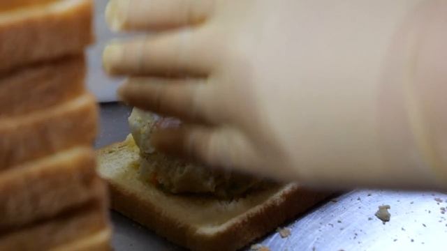 바삭함의 끝판왕! 1500원 고로케로 억대 매출! / Fried croquette toast | Korean Street Food смотреть онлайн