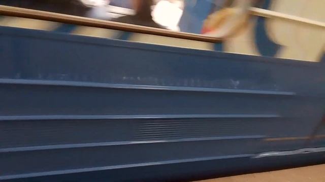 Электропоезд 81-717/714 Московский Транспорт на станции метро Сретенский бульвар смотреть онлайн