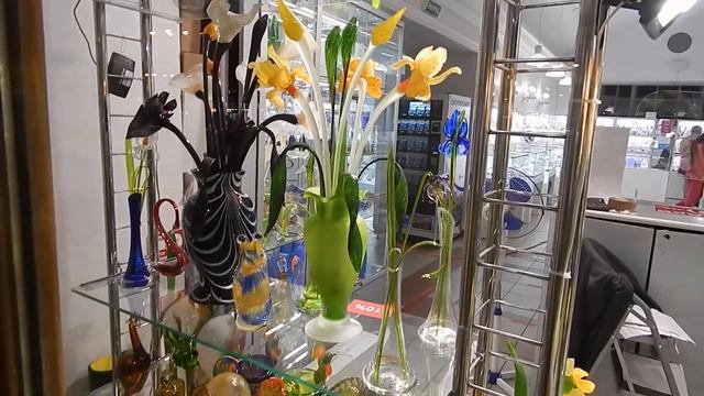 Цветы из стекла витрина универмага Гостинный Двор смотреть онлайн