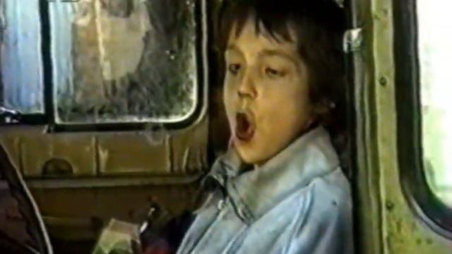 Детдомовцы отвечают на вопросы - Лихие 90-е смотреть онлайн