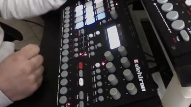 Mich live - Simba _ Fun is simple with Elektron Analog Rytm смотреть онлайн