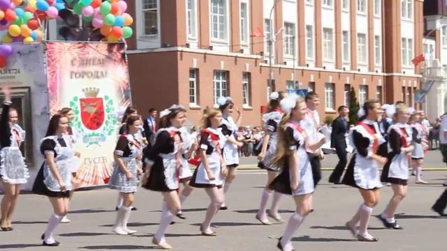 Флешмоб выпускников 2014 года (г.Гусев, День города) смотреть онлайн