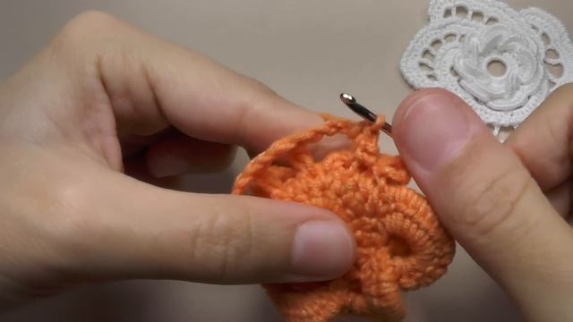 Как вязать цветок- розочку крючком с витыми столбиками. УРОКИ ВЯЗАНИЯ. Crochet Rose. смотреть онлайн