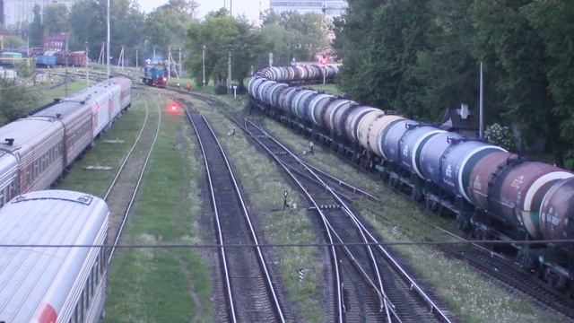 Тепловоз 2ТЭ116-871А/653Б (БТС) с цистернами отправился со станции Псков-2 смотреть онлайн