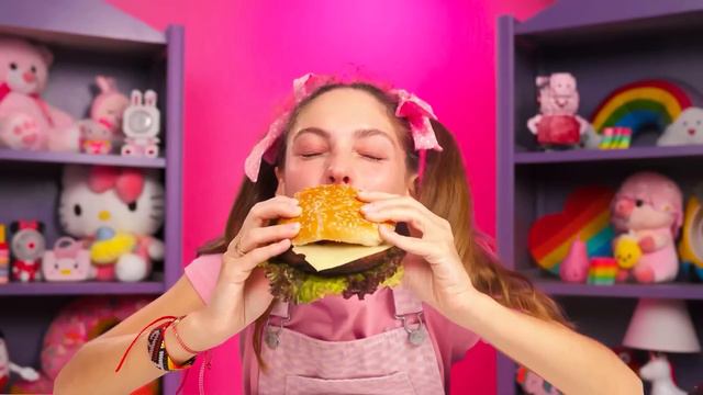 Большая, Средняя или Маленькая Тарелка Челлендж | Смешные Cитуации от Fun Teen смотреть онлайн