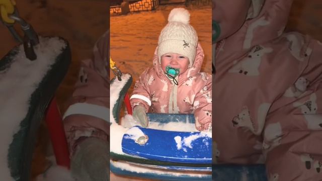 Ох уж эти зимние прогулки ? #baby #декрет смотреть онлайн