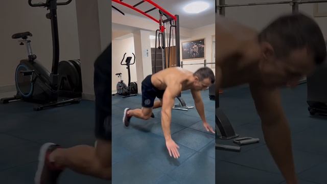 Функциональная тренировка. Виды берпи, отжиманий. #спорт #fitness #workout #gym #motivation #тренды смотреть онлайн