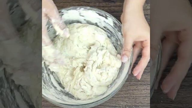 Опять просроченный кефир и сметана в холодильнике? То что надо для идеальных пирожков без дрожжей! смотреть онлайн