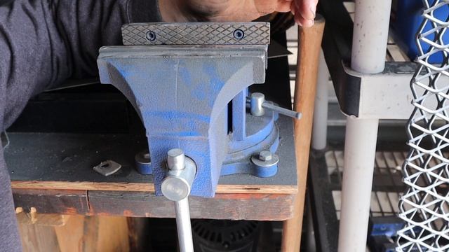 Central Forge 6 Inch Bench Vise Update смотреть онлайн