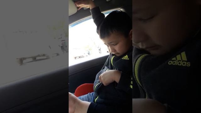 Считает что ему не надо делать уроки потаму что он Русский😂😂😂 смотреть онлайн