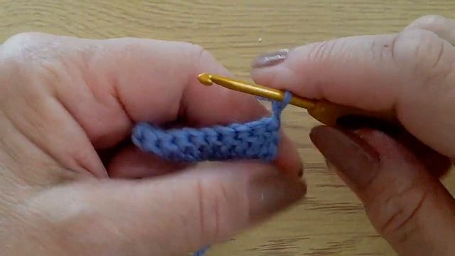 Вязание крючком для начинающих. Урок 6 - рельефные столбики с накидом. смотреть онлайн